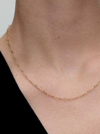 Collierhalsband med länkade hjärtan