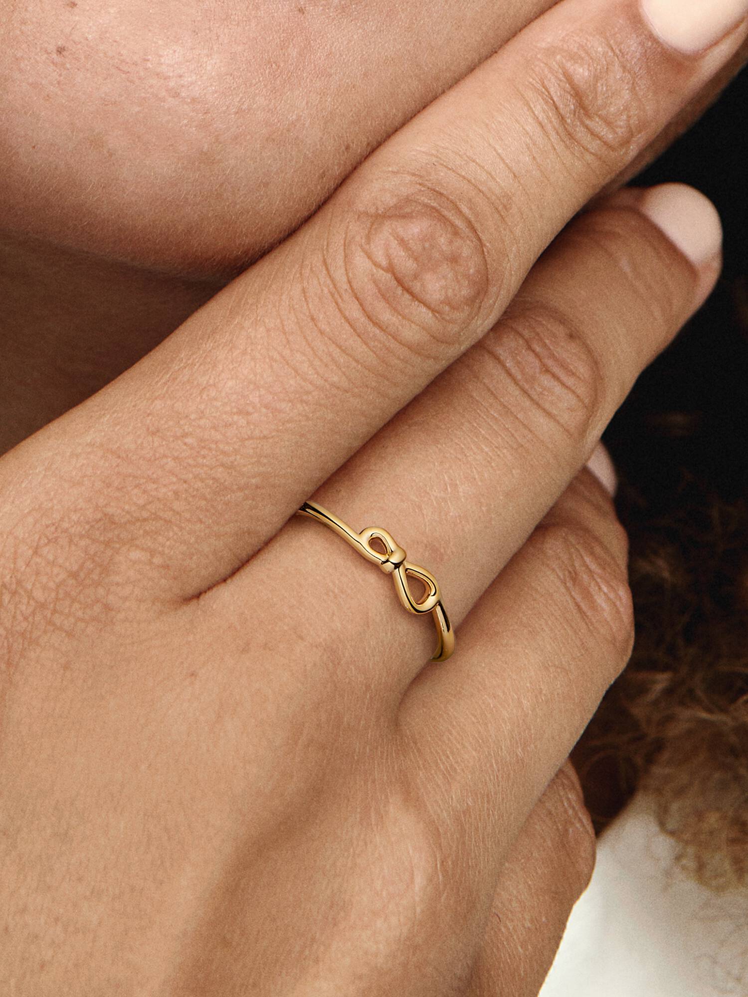 Ring med evighetsknut