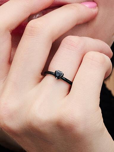 Pandora ME ring med svart chakrahjärta