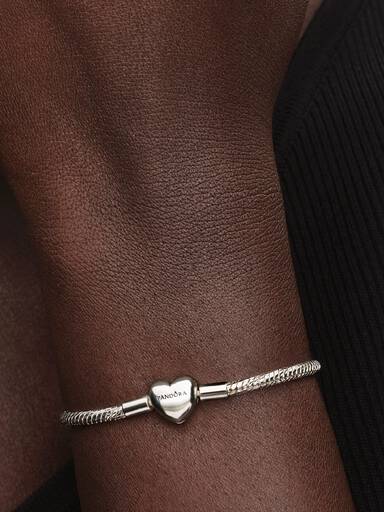 Facetterat ormkedjearmband med hjärtlås