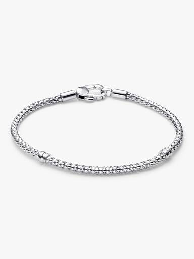Kedjearmband med lås och nitar