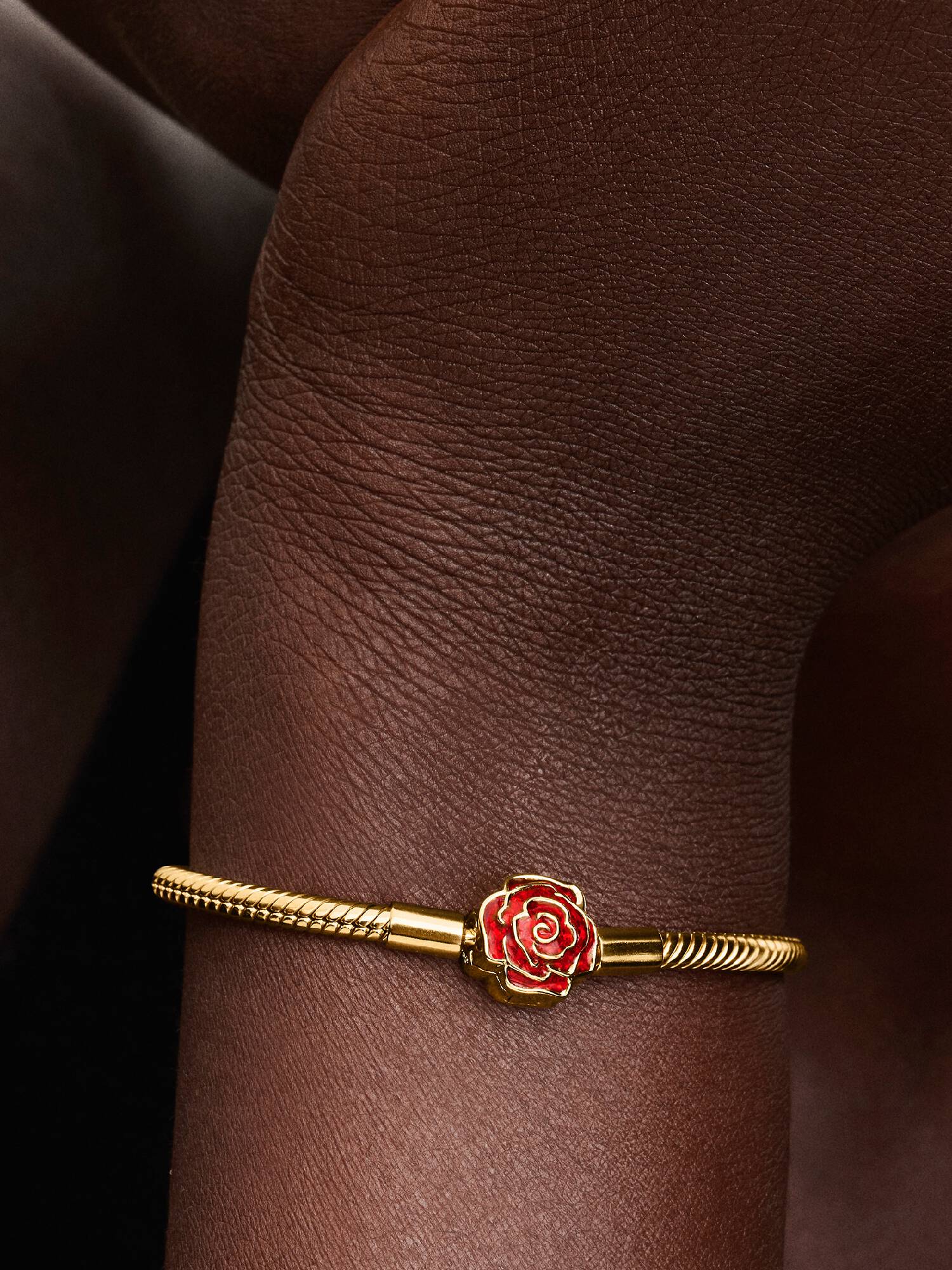 Disney Skönheten och Odjuret armband med förtrollad ros