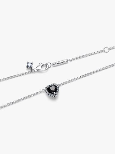 Collierhalsband med upphöjda hjärtan