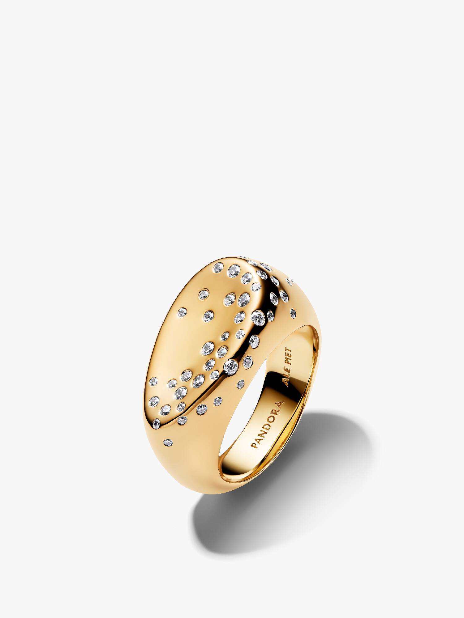 Guldpläterad ring med stenar