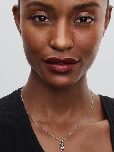 Halsband med evighetsknut