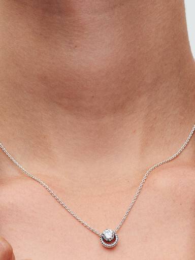 Collierhalsband med glittrande runt hänge