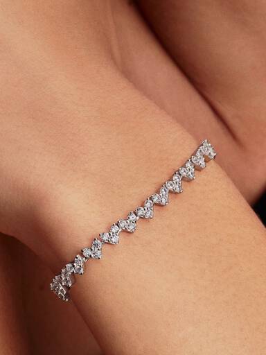 Armband med hjärta och tre stenar