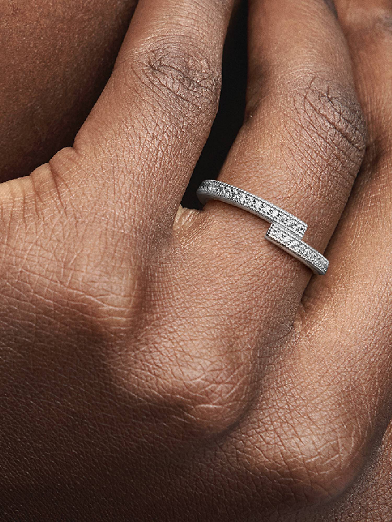 Gnistrande överlappande ring